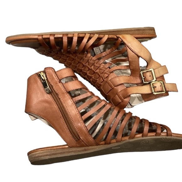 VINCE CAMUTO LEATHER SANDAL - Picture 2 of 8